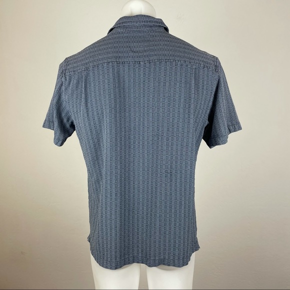 Tommy Bahama 100% Silk Shirt - Picture 6 of 7